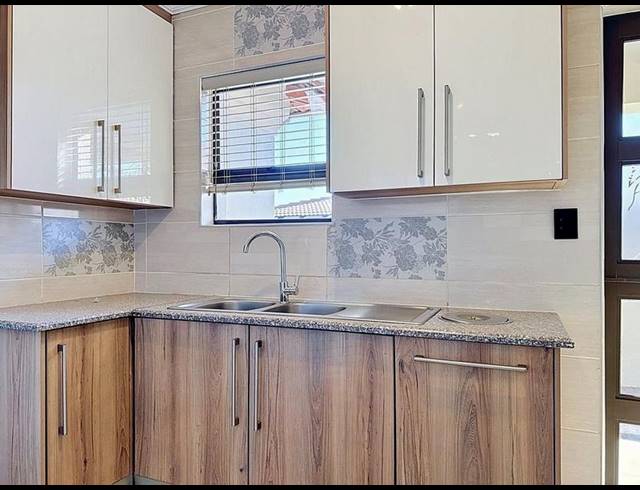 5 BEDROOM HOUSE FOR SALE IN SAVANNAH COUNTRY ESTATE